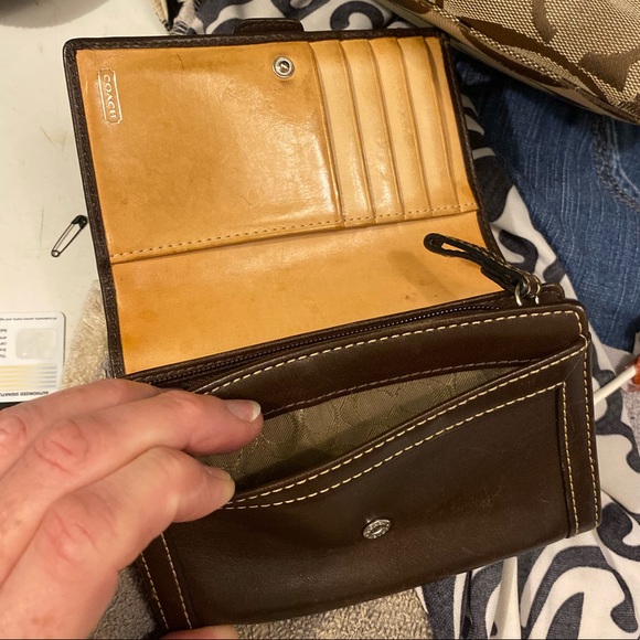 3-piece’s !!! Authentic Coach purse, Authentic Genuine leather wallet & wristlet - Picture 8 of 16